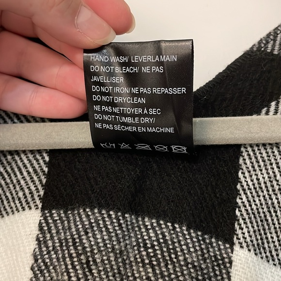 Black and White Check Plaid Wrap/Shawl, one size fits most - Picture 3 of 6
